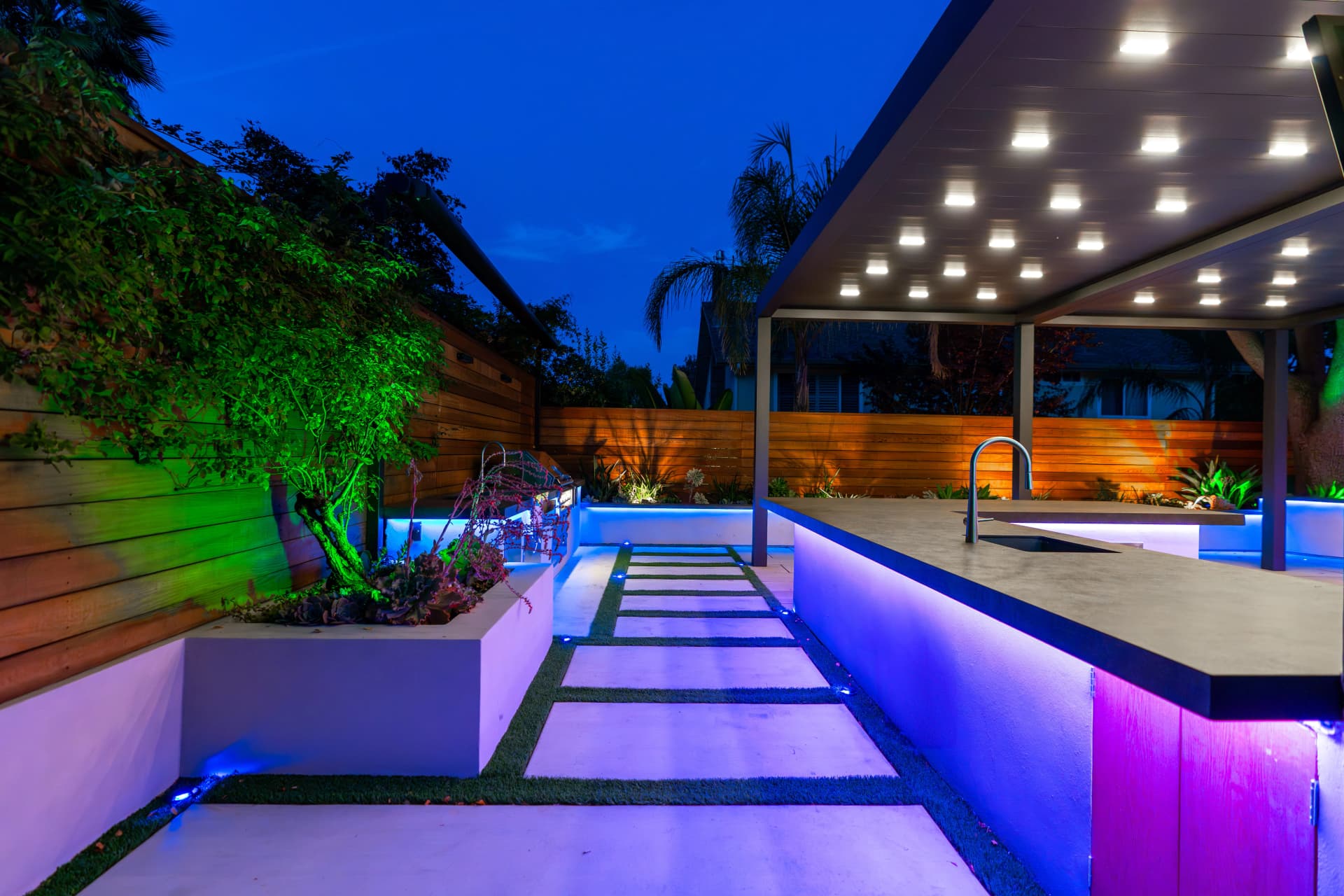 A Pergola to Complete the Landscape - South San Jose Residence
